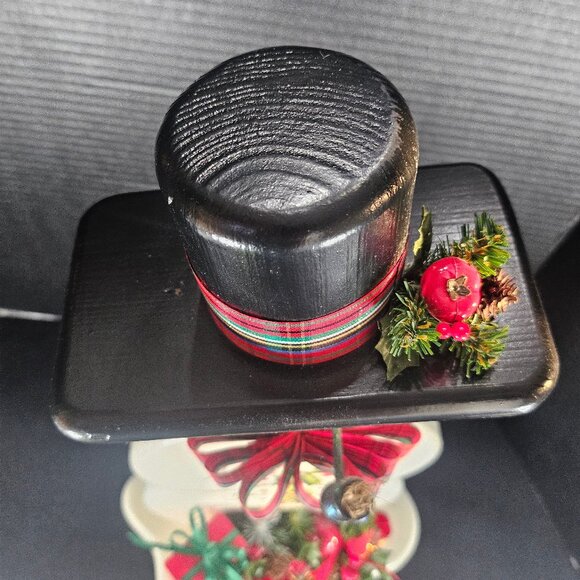 Gorgeous 21" Tall Handmade And Tole Painted Jolly Wood Snowman With Presents - Picture 11 of 12